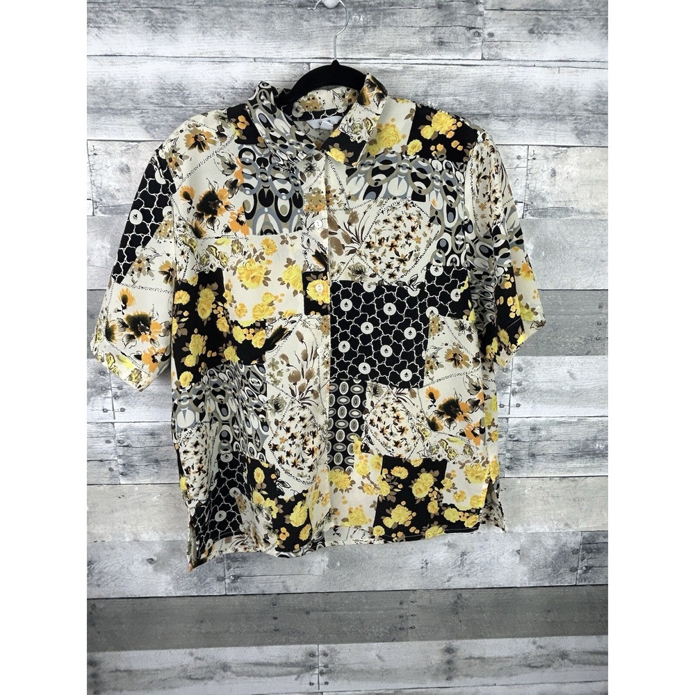 Voir Women's Large Short Sleeve Button Up Blouse